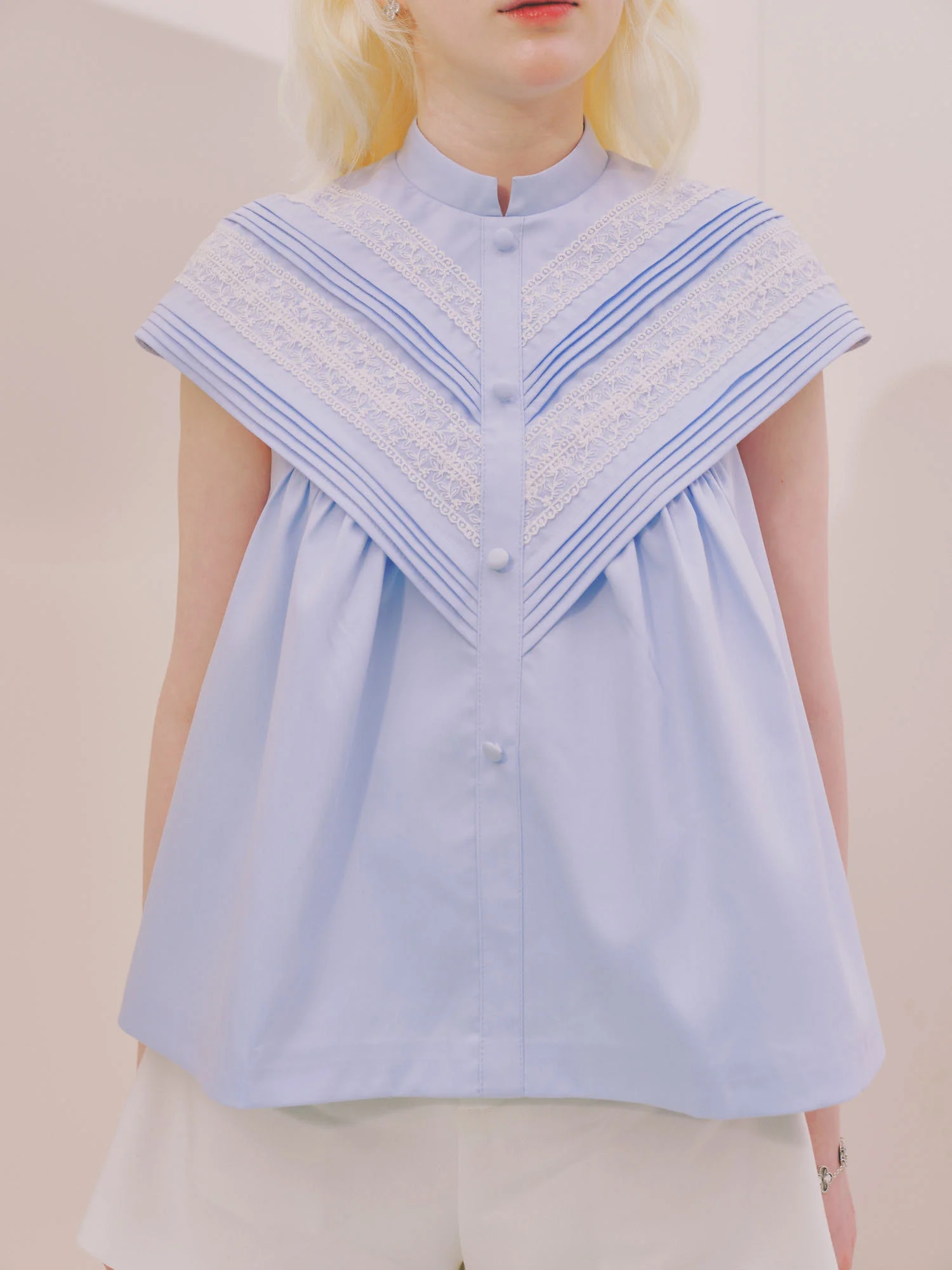 Áo kiểu nữ cape xanh bấu ly phối ren Marin Top