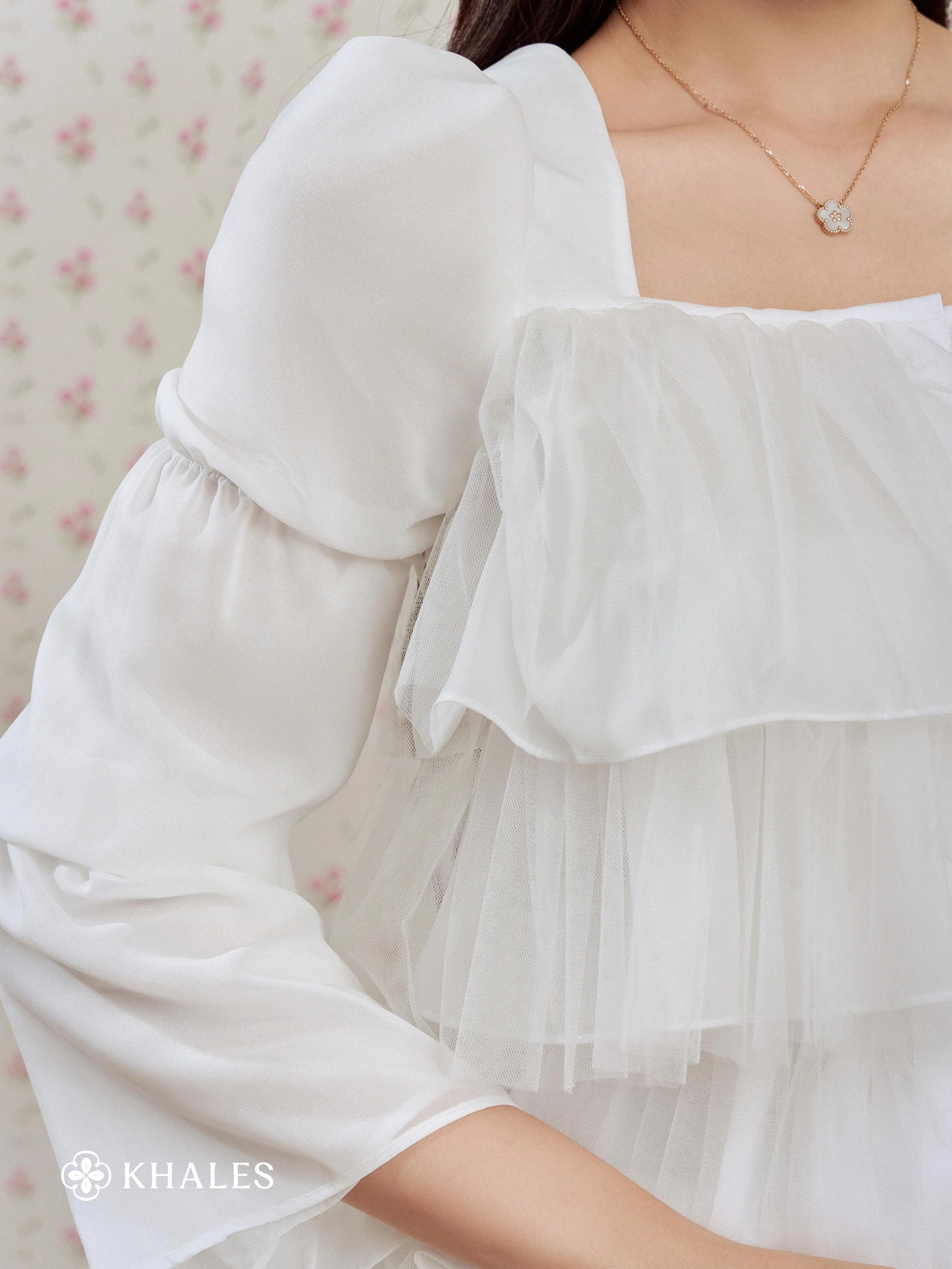 Áo nữ kiểu voan lưới xếp tầng cổ vuông Clover Shirt