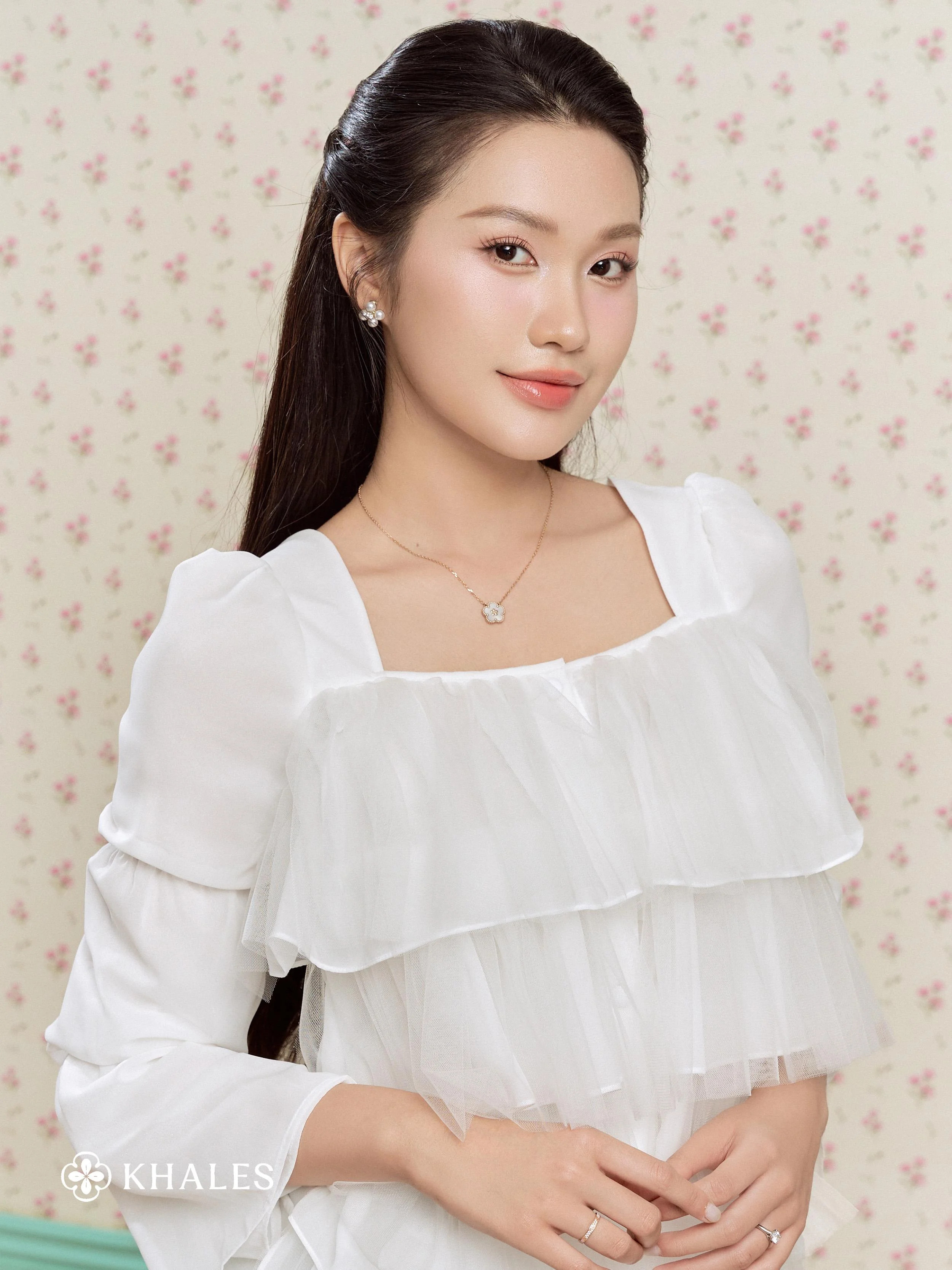 Áo nữ kiểu voan lưới xếp tầng cổ vuông Clover Shirt