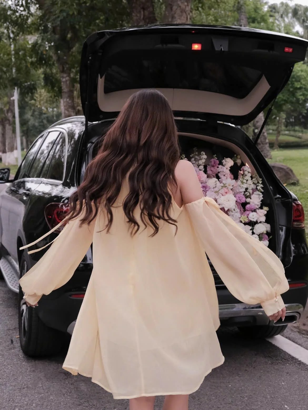 Váy Tơ Cổ Yếm đính đá Anna Dress