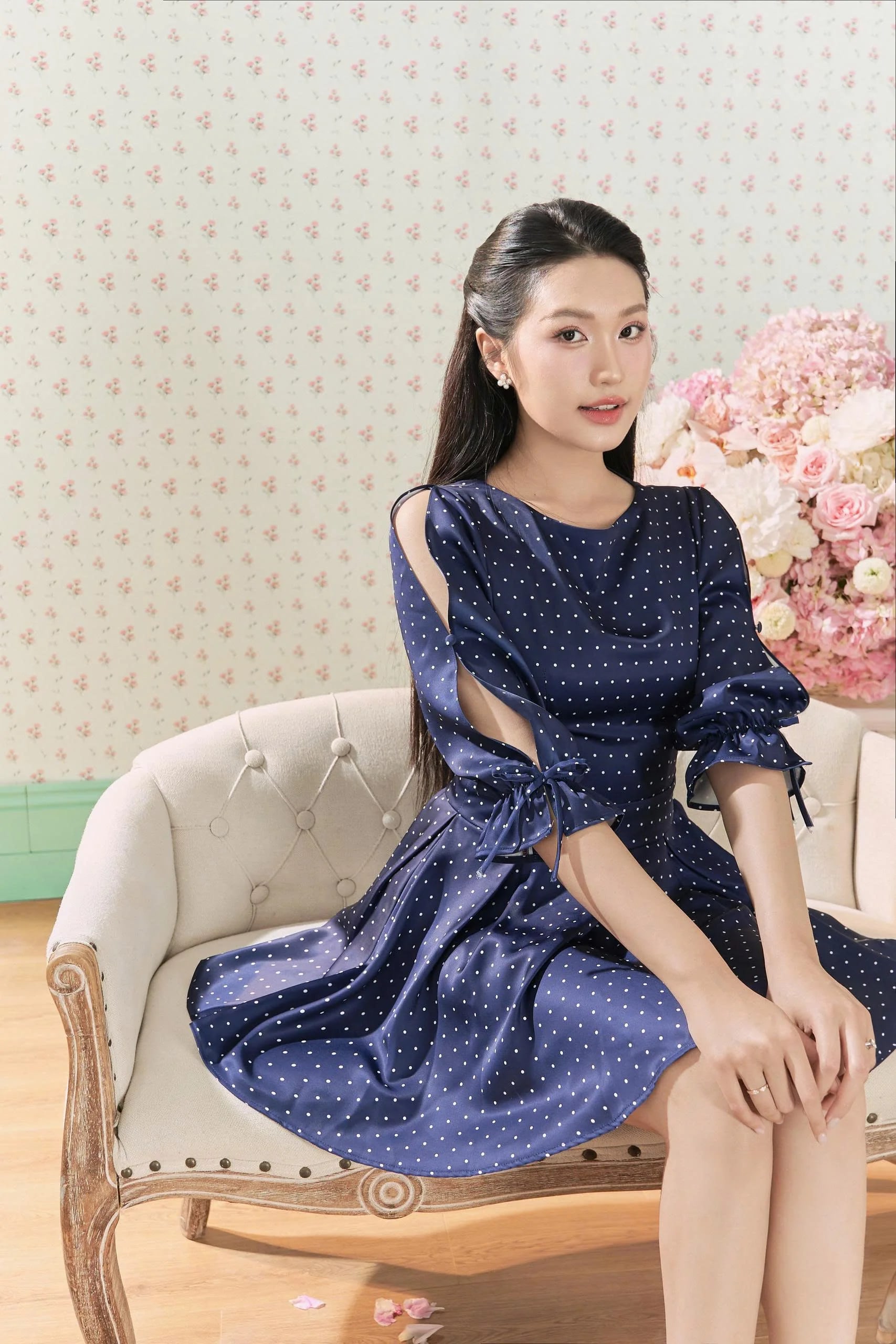 Váy liền thân kiểu Jumpsuit lụa chấm bi xếp li tay xẻ Tracy Jump