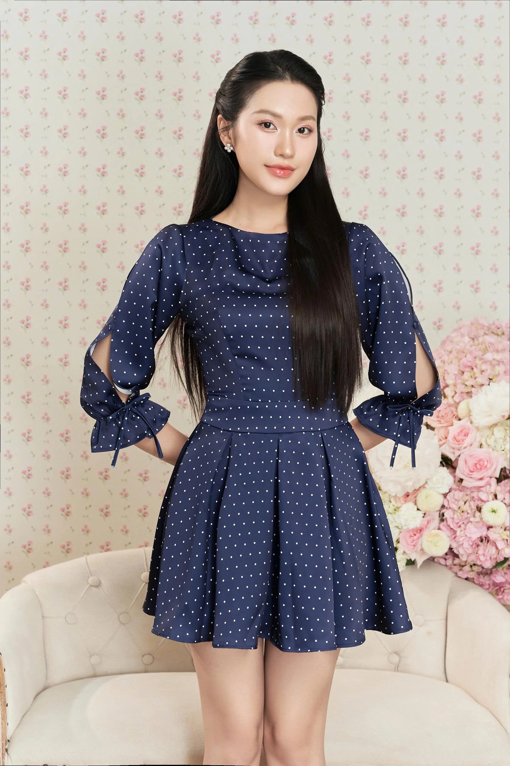 Váy liền thân kiểu Jumpsuit lụa chấm bi xếp li tay xẻ Tracy Jump