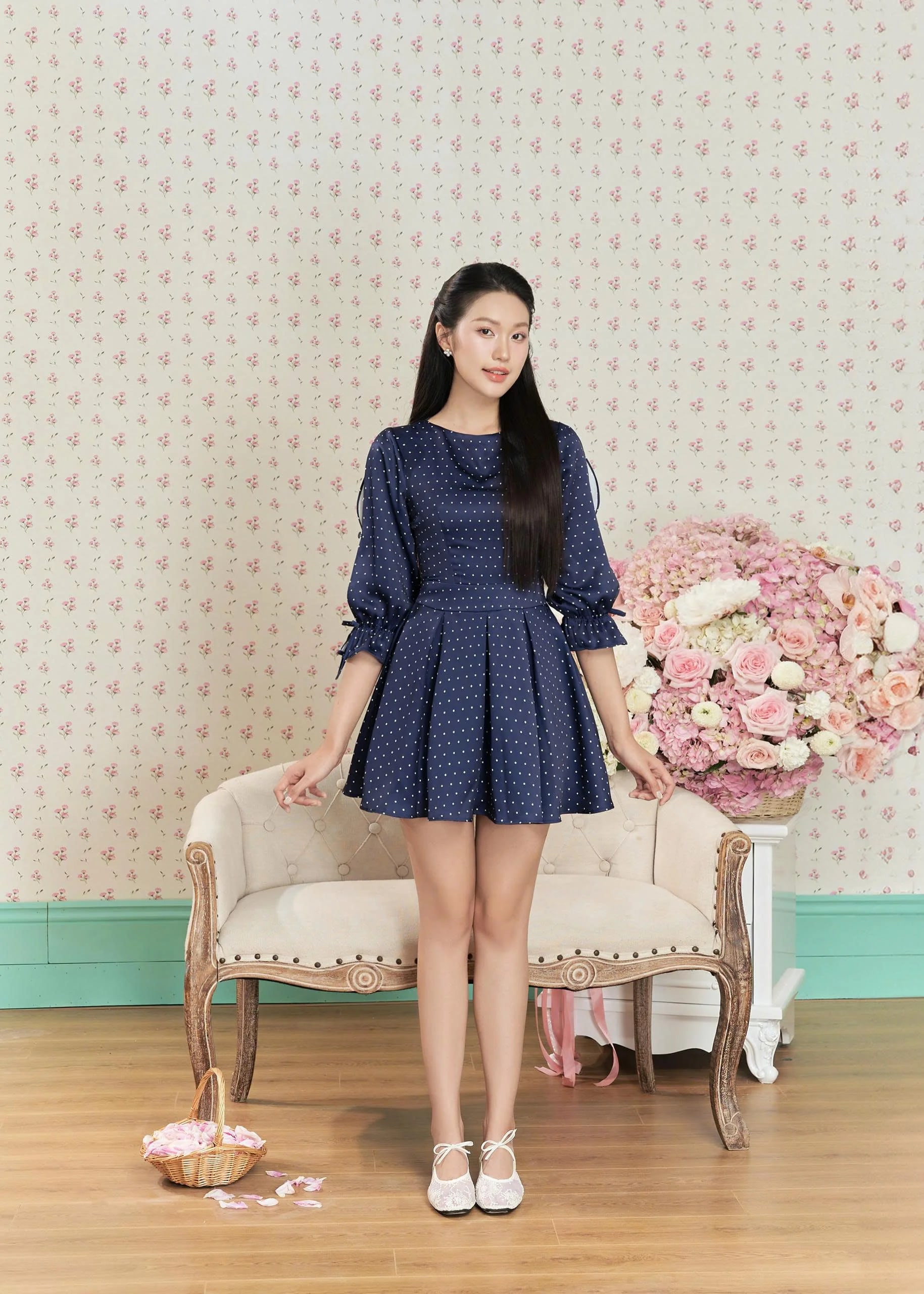 Váy liền thân kiểu Jumpsuit lụa chấm bi xếp li tay xẻ Tracy Jump