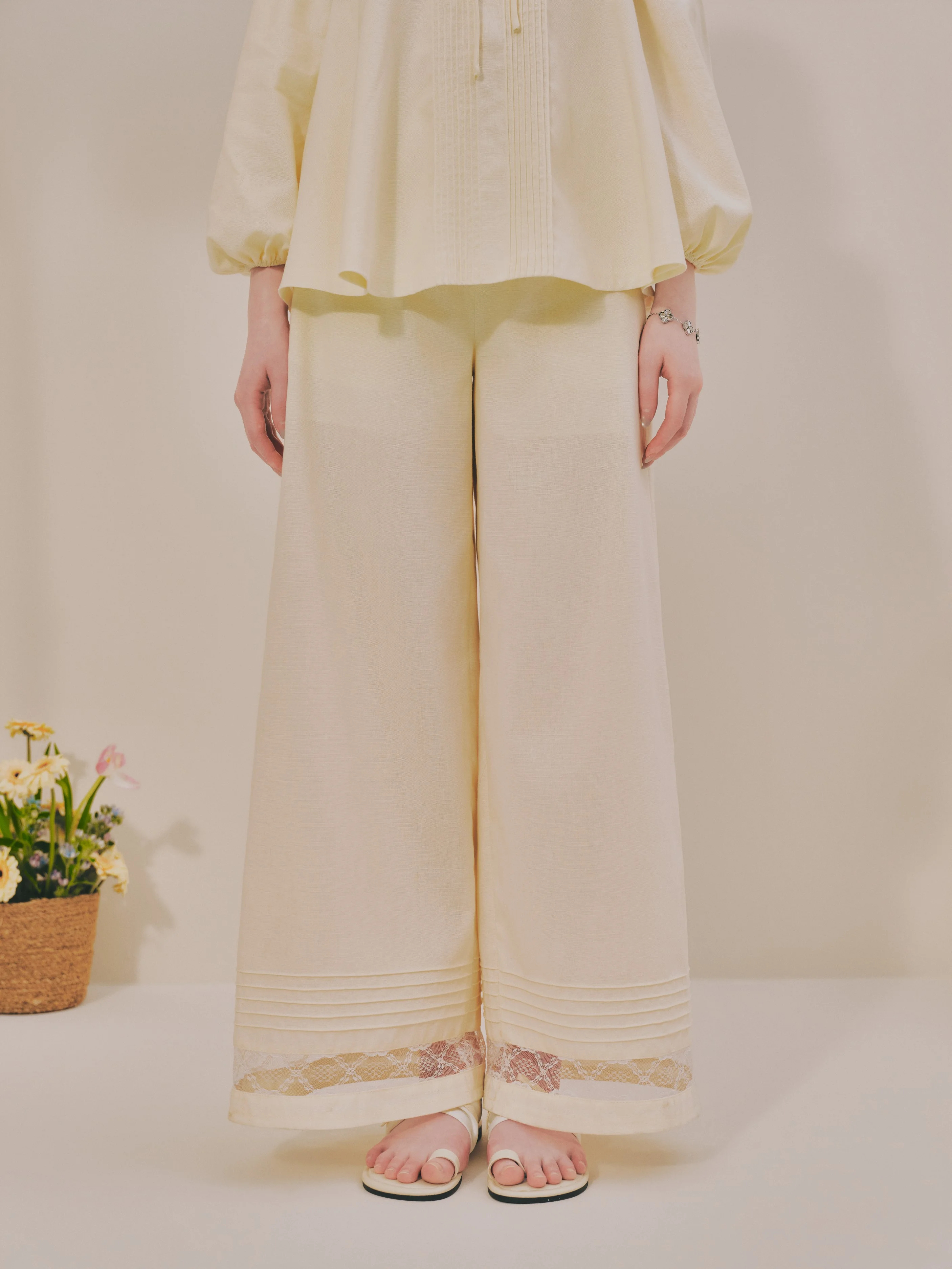 Quần nữ xuông ống rộng linen gấu ren Ivory Pants