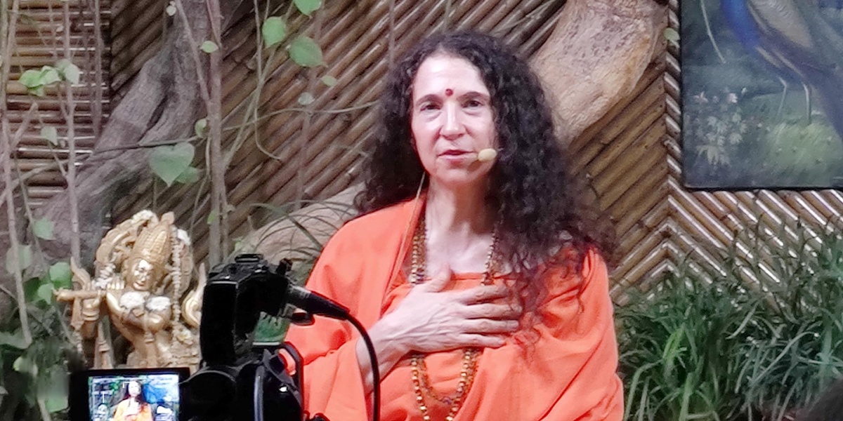 Sadhviji’s Satsang and Meditation at Parmarth Niketan Ashram Sadhviji’s Satsang Session