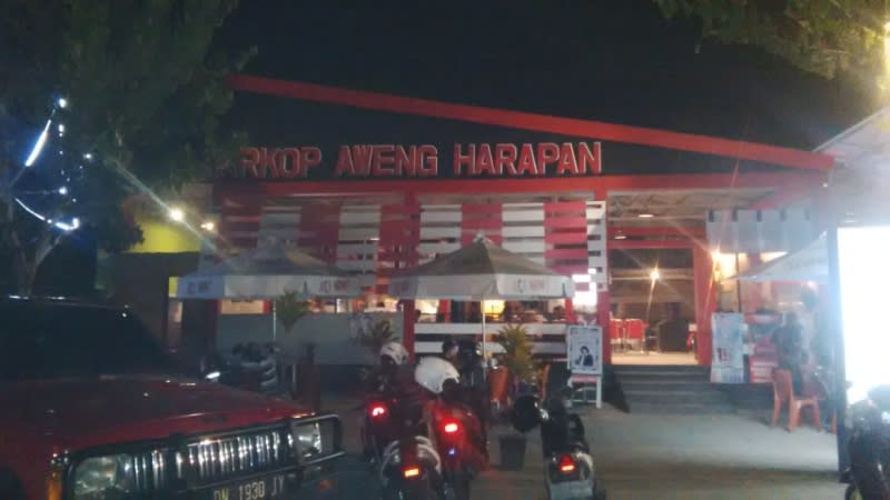 Dirintis sejak tahun 1953, Warkop Aweng kini sudah punya 7 cabang, bahkan melebarkan sayap sampai ke Singapura