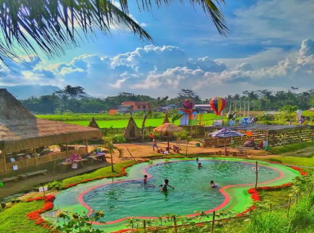 Pesona Taman Bunga Naura Ngluwar, Magelang yang Ngehits