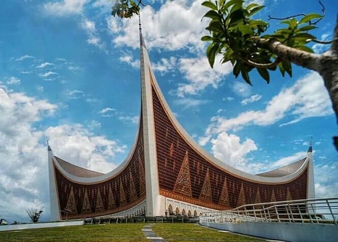 Masjid Modern Khas Minangkabau, Destinasi Wisata Religi Penggemar Arsitektur