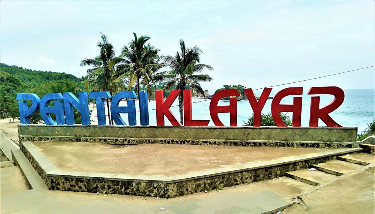 Liburan Mengasikan di Pantai Klayar Pacitan
