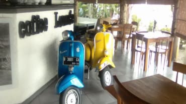 Kafe Kecil Di Jalan Bebas Hambatan