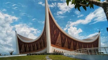 Masjid Modern Khas Minangkabau, Destinasi Wisata Religi Penggemar Arsitektur