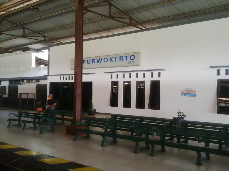 Suasana stasiun Purwokerto