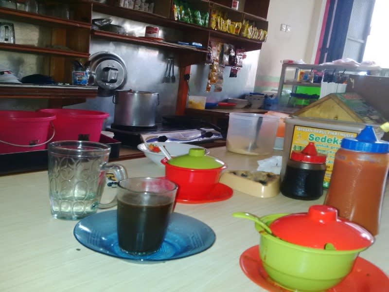 Ritual ngopi enaknya di warung 'burjo'