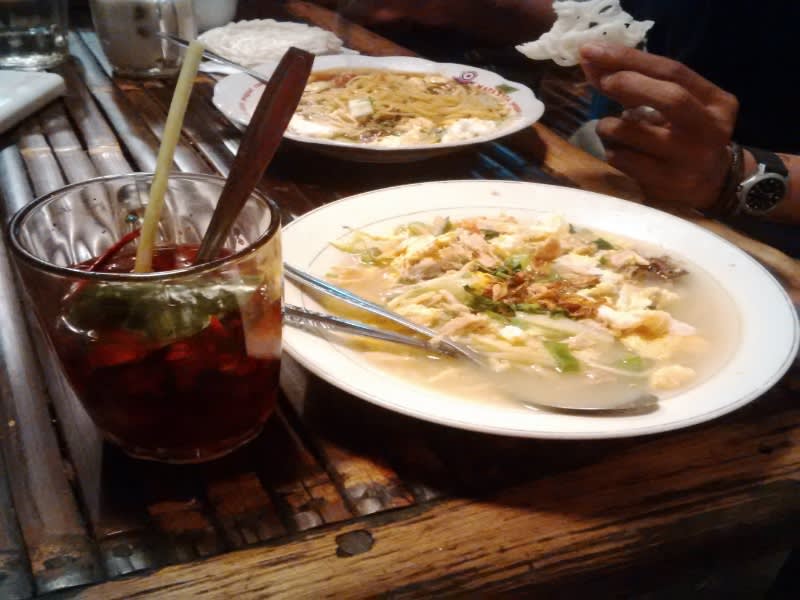 Bakmi godog spesial dan wedang ewuh, menu andalan di Bakmi Jowo Mbah Gito