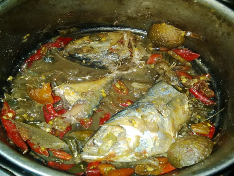 Tuum ikan peda, salah satu menu kuliner di tanah Sunda. Di santap dengan sambel terasi, lalap dan nasi liwet, jadi padanan sempurna pencinta masakan Sunda
