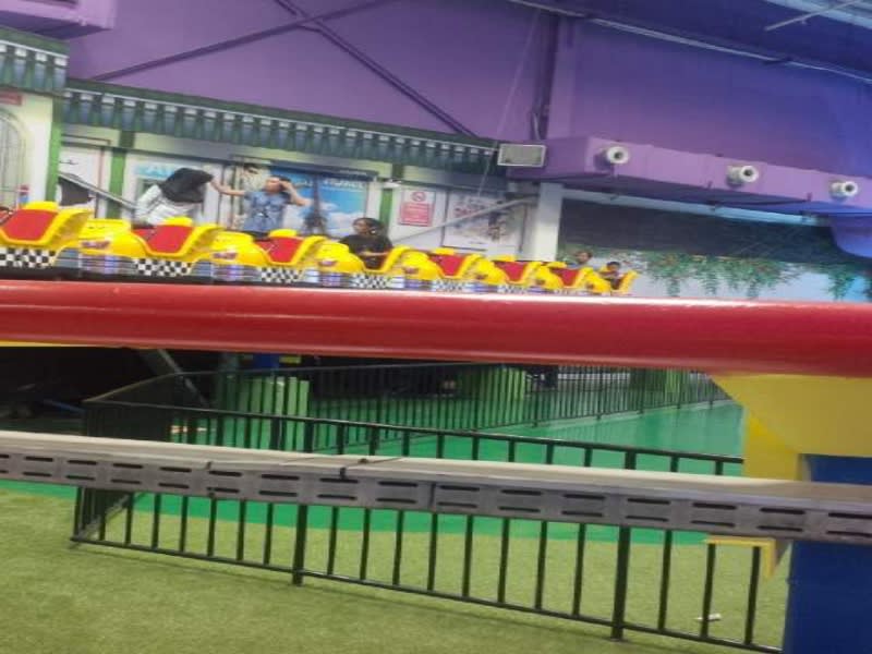 Roller coaster pemacu adrenalin di Kids City, Transmart Cilandak
