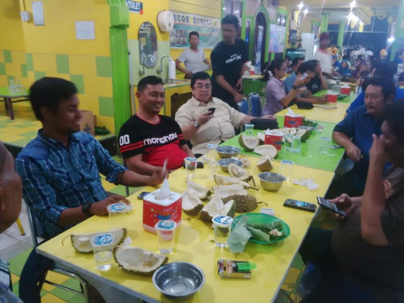 Belum ke Medan, jika tak ke Ucok Durian