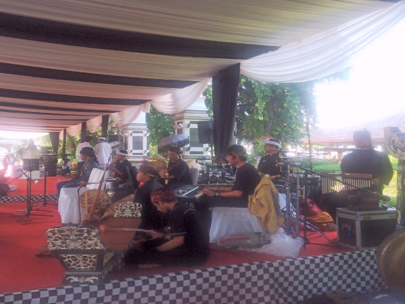 Band Emka 9, pimpinan Bupati Purwakarta Dedi Mulyadi