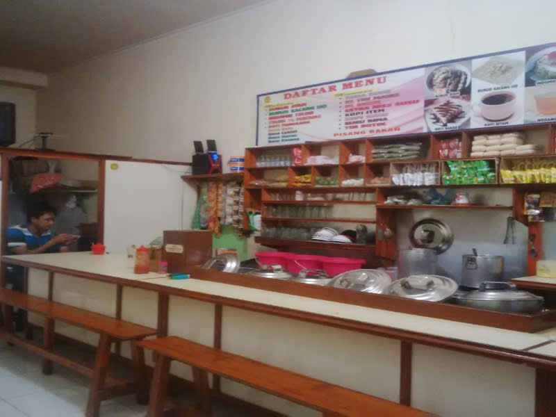Warung 'burjo' identik dengan orang Kuningan, karena pemiliknya banyak yang berasal kabupaten tersebut.