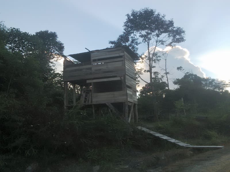 Pondok Cinta, tempat para prajurit TNI penjaga perbatasan menjaring sinyal handphone