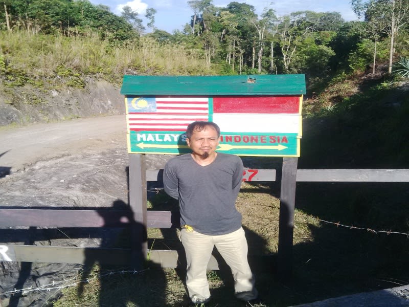 Plang perbatasan Indonesia-Malaysia di pedalaman Kalimantan Utara