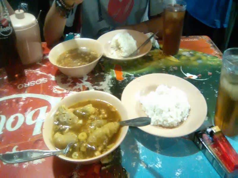 Soto kepala ayam di Warung Soto Pak Gendut, rasanya maknyuss