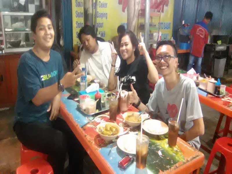 Serunya makan rame-rame di Warung Soto Pak Gendut Jalan Sabang