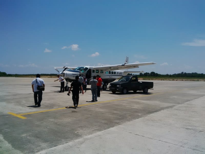 Pesawat yang membawa saya ke Long Nawang, Kalimantan Utara.