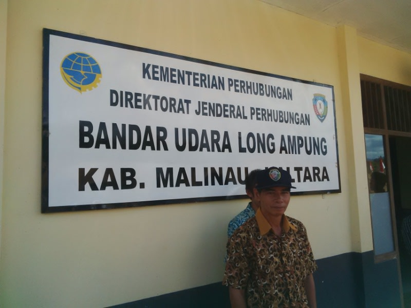 Plang penanda Bandara Long Ampung