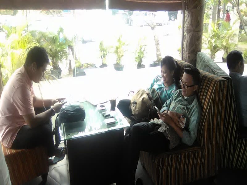 Mampir ngopi di D'7uan memang mengasyikan, tempatnya nyaman dan tenang