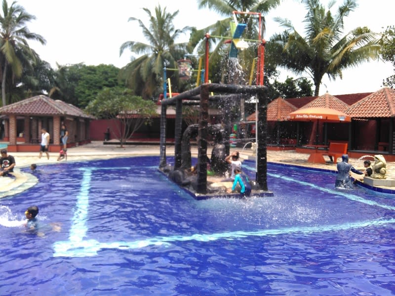 salah-satu-kolam-renang-di-situ-gintung