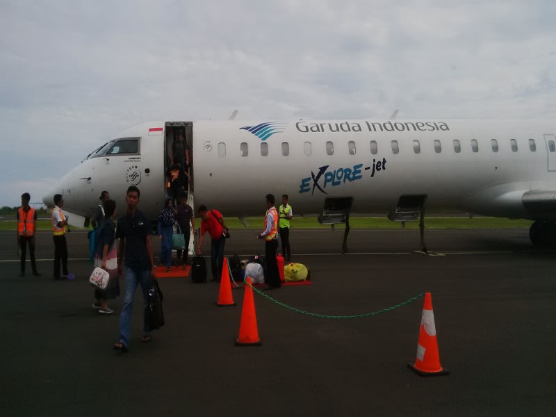 Pesawat Bombardier CRJ1000, milik Garuda sesaat setelah mendarat di Bandara Tampa Padang