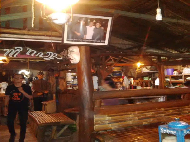 Suasana di dalam warung Bakmi Jowo Mbah Gito