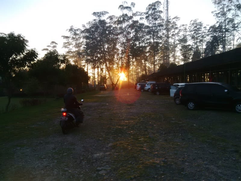 Indahnya matahari yang mulai menggeliat di ufuk timur, Ciwidey, Kabupaten Bandung