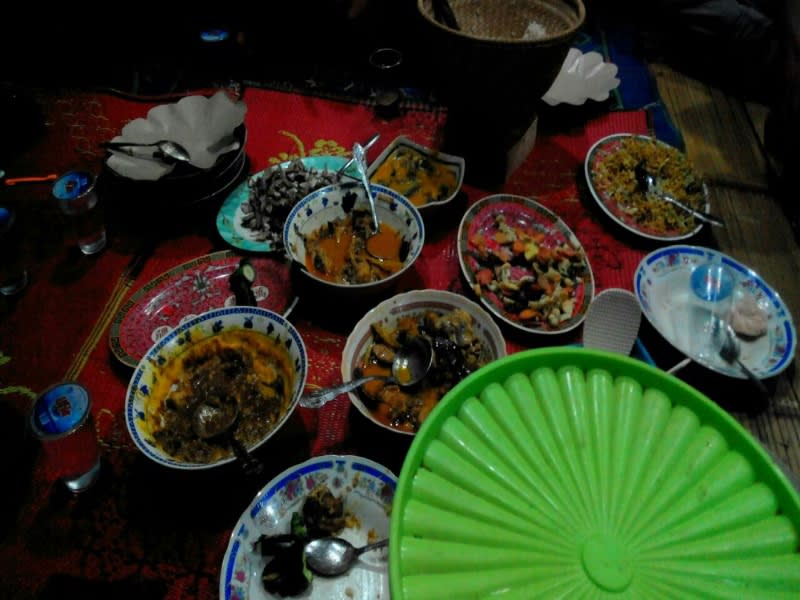 Menu makan malam di Imah Gede Abah Usep