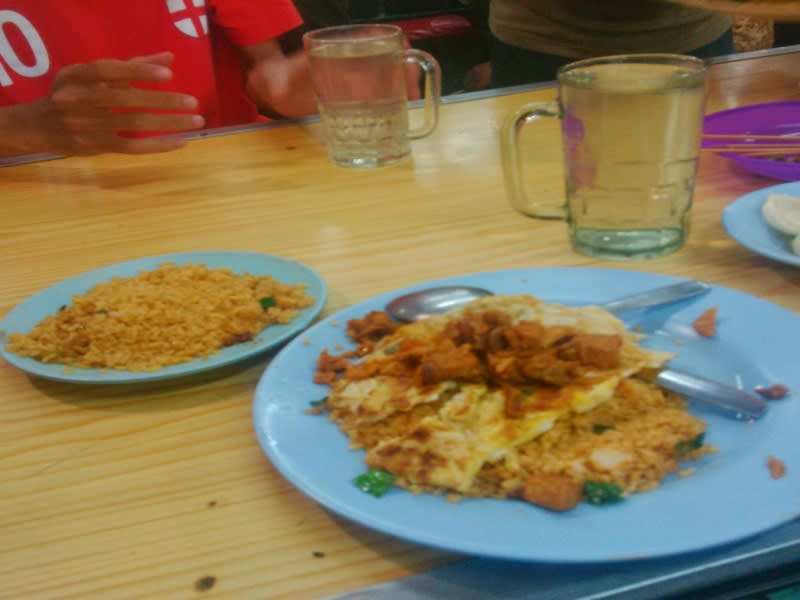 Nasi goreng daging, menu andalan di warung nasi goreng Julia Sari