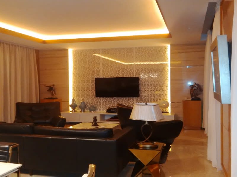 Ruang bersantai di salah satu cottage Majestic Point Villas