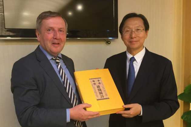 Michael Creed and Zhang Jiwen Michael Creed and Zhang Jiwen