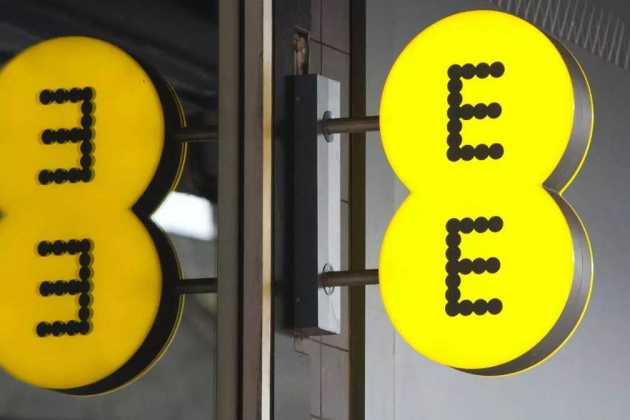 EE EE