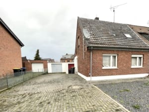 Einseitig angebautes Einfamilienhaus mit Garage in Hückelhoven-Rathheim