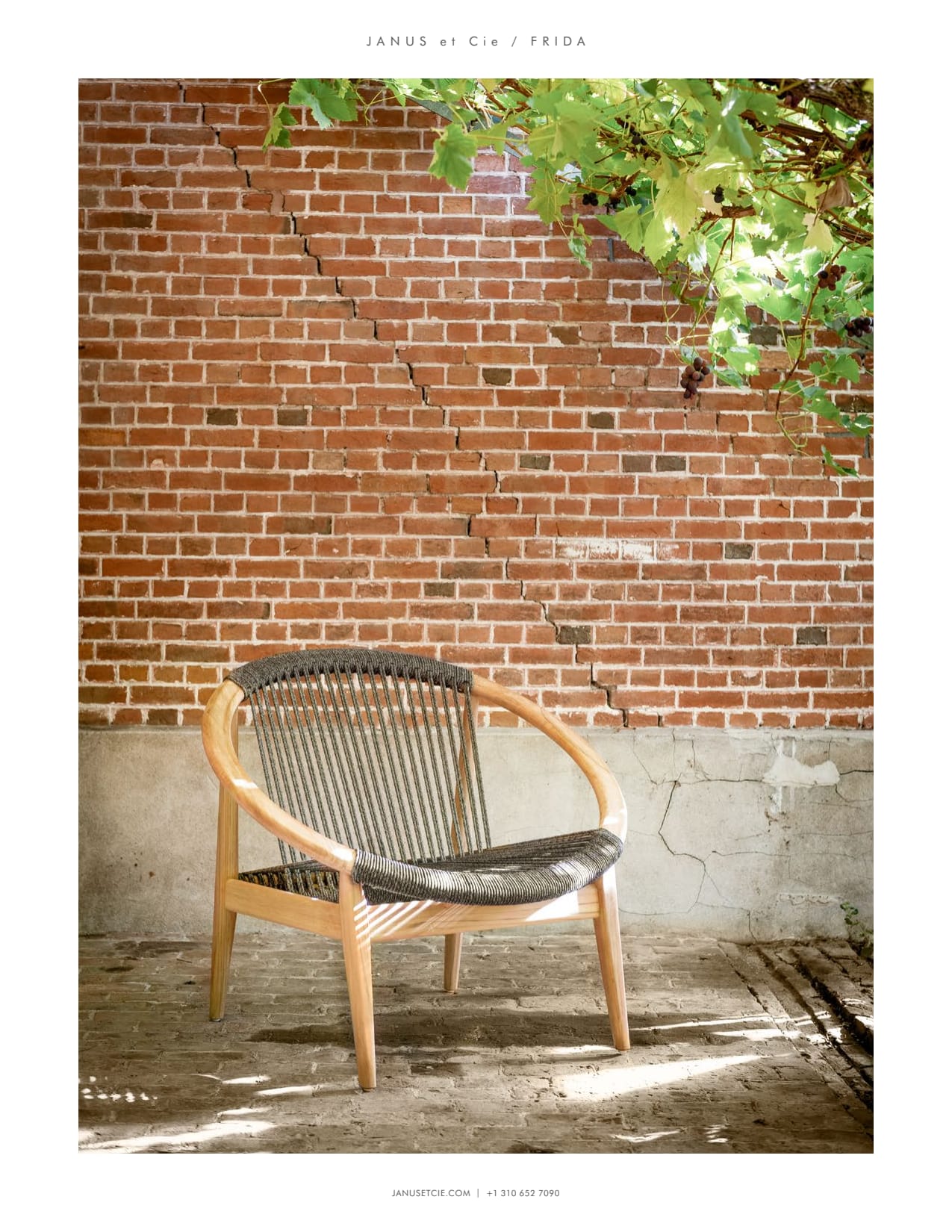 No.403リヤドロ #6399 ジェネラスチャーガール フィギュリン Frida Armchair | JANUS et Cie