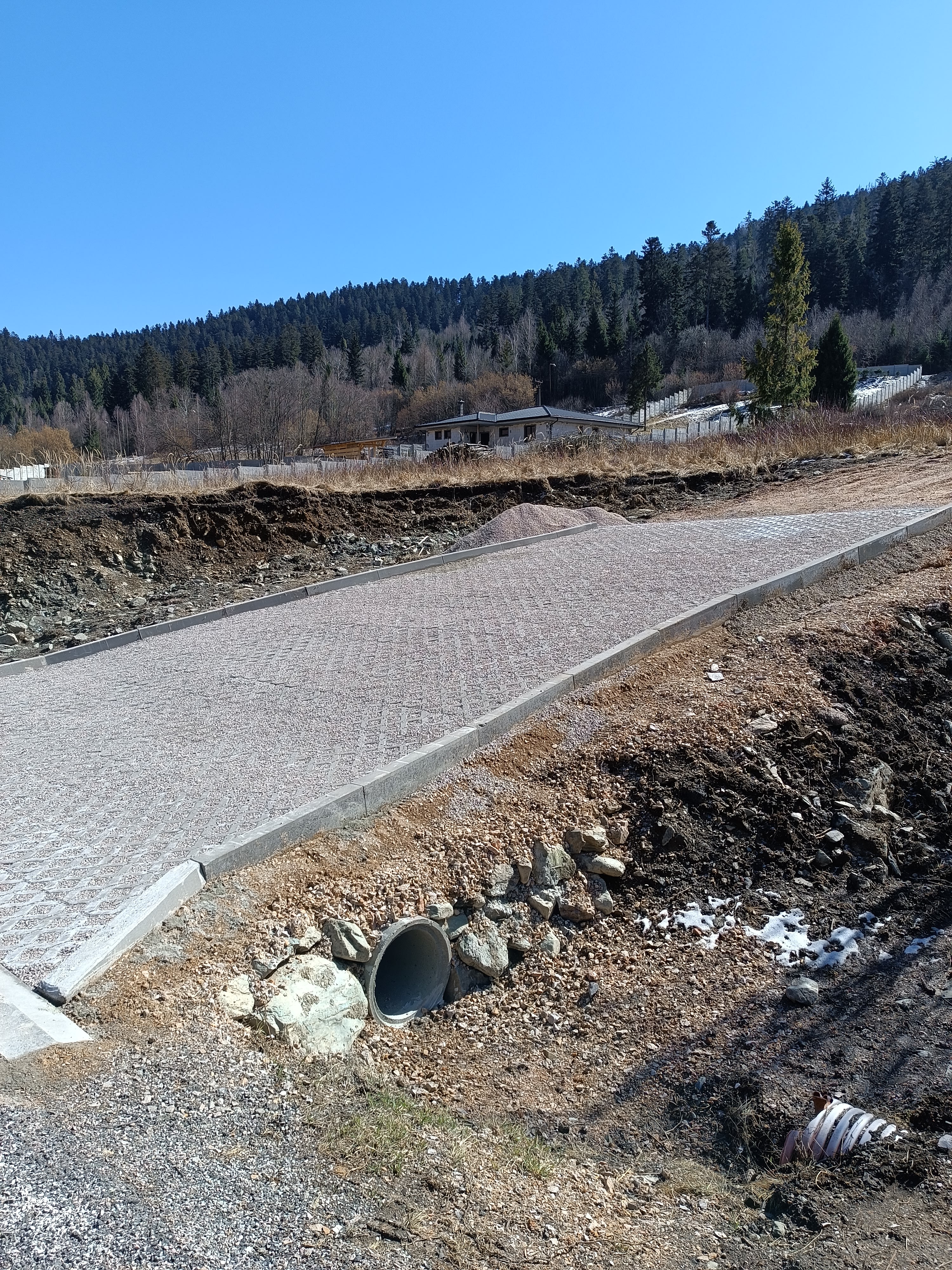 Predám slnečný pozemok v lokalite Nálepkovo