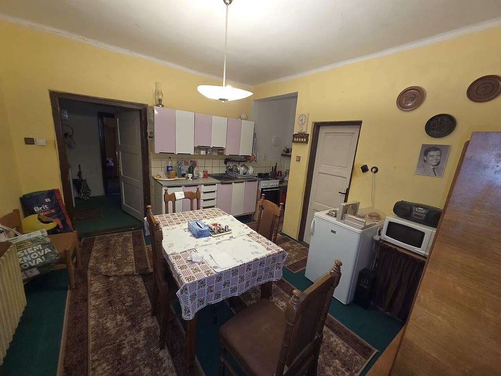 Predám Starší zachovalý dom v lokalite Nižný Hrabovec