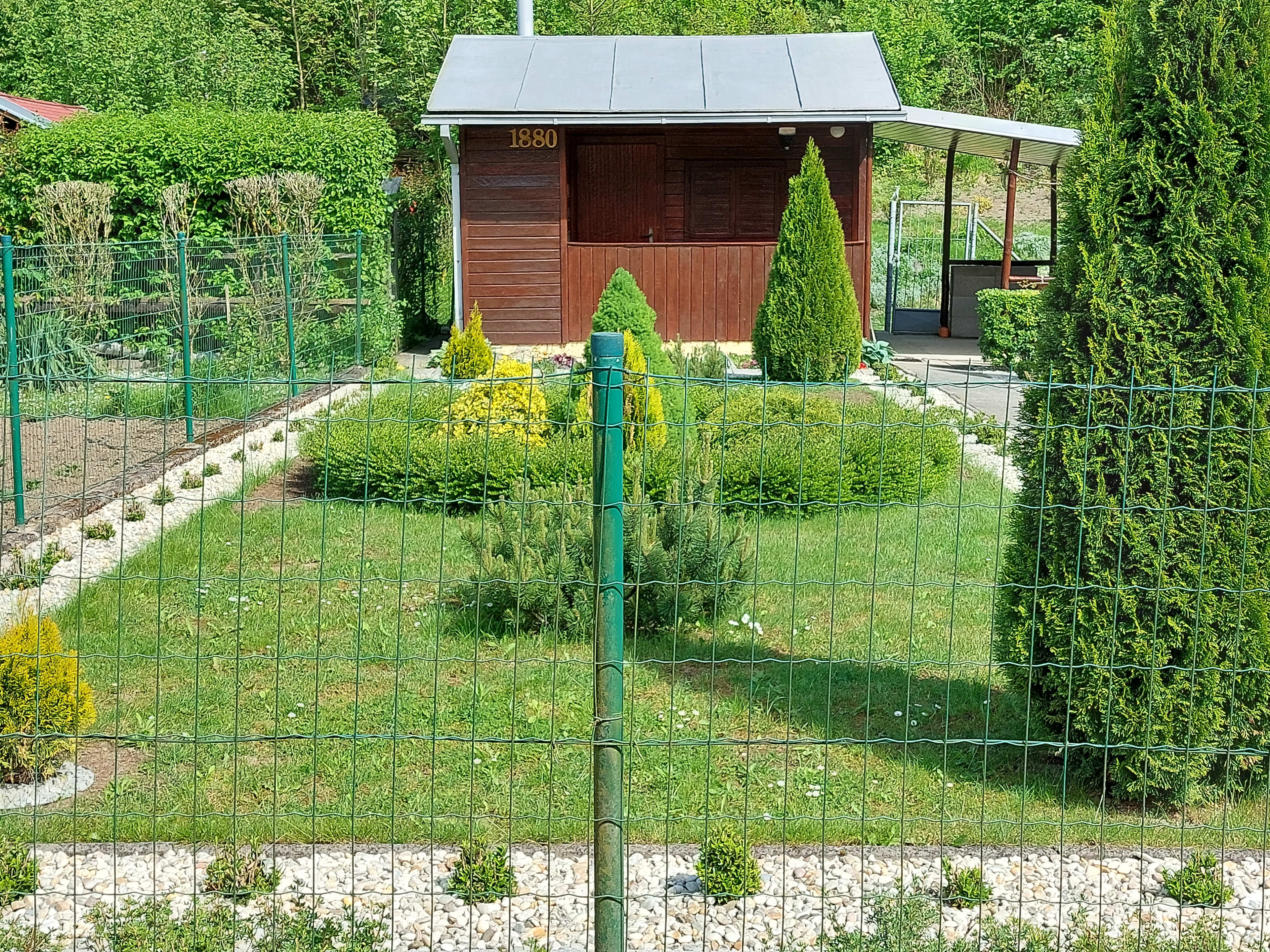 Predám rekreačnú chatku a pozemok v lokalite Bytča