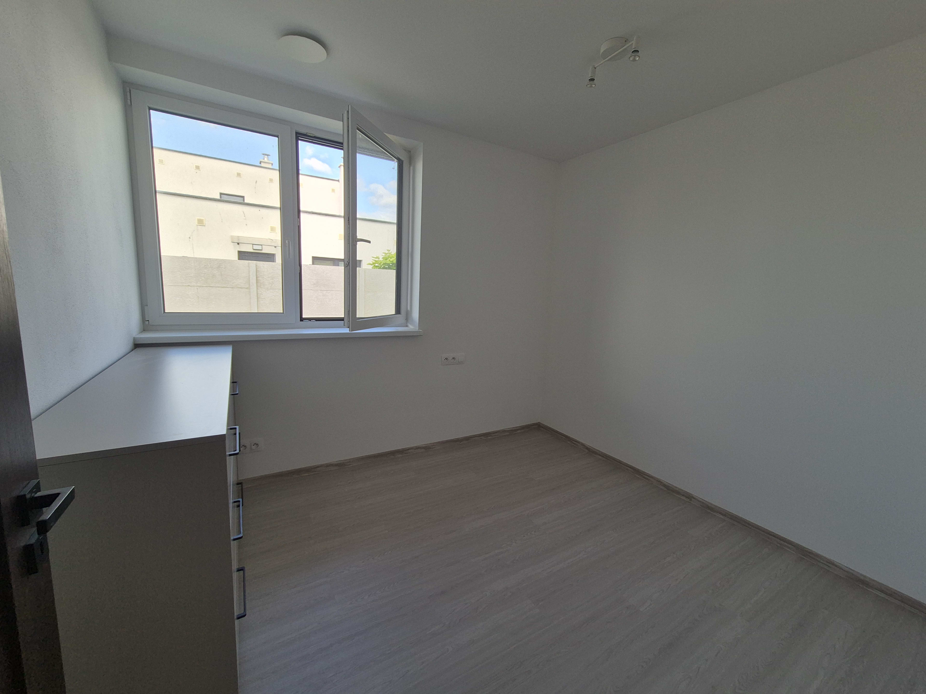 Prenajmem moderný dom v lokalite Hamuliakovo
