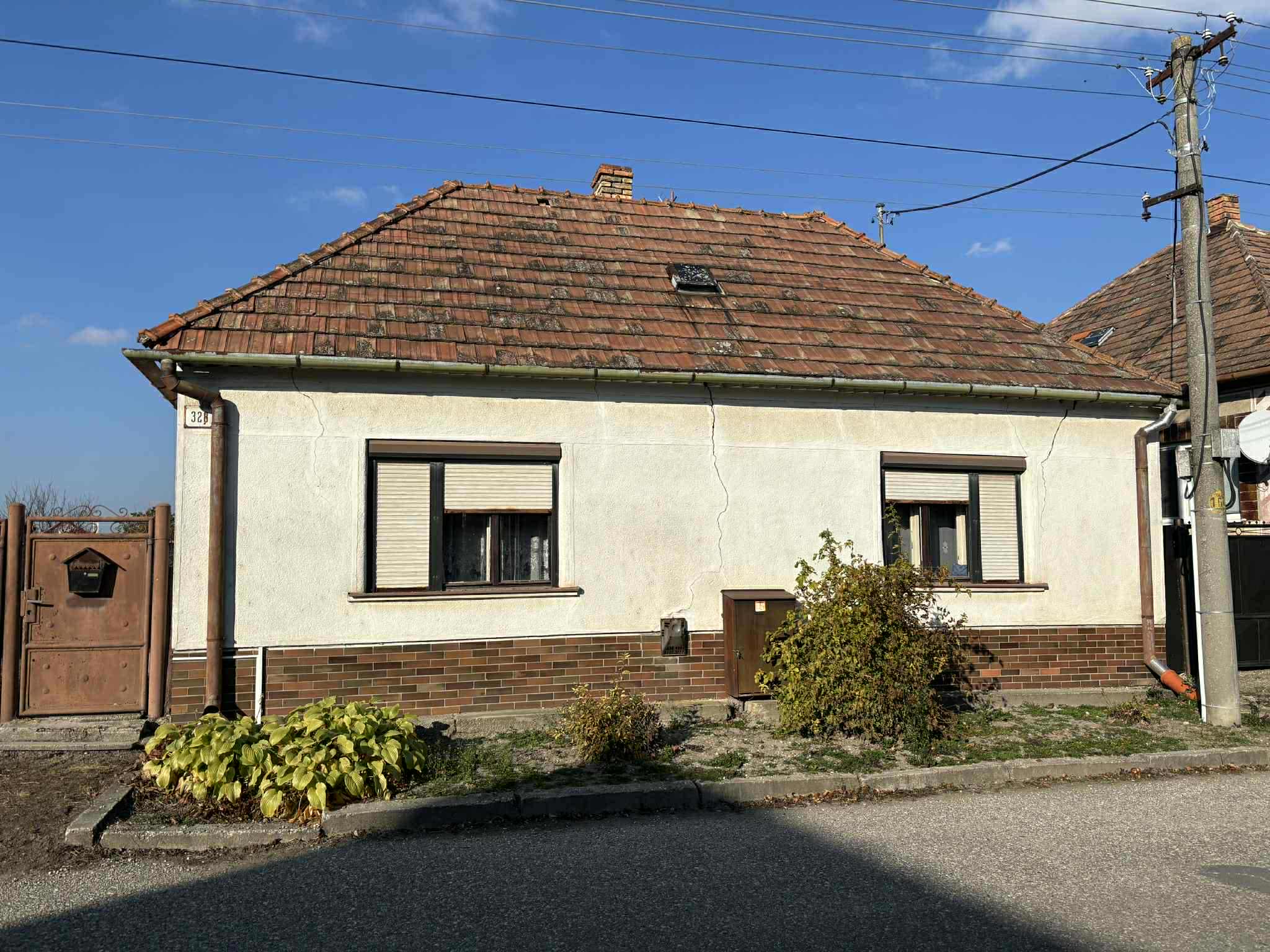 Predám Pozemok so starým domom dom v lokalite Ohrady