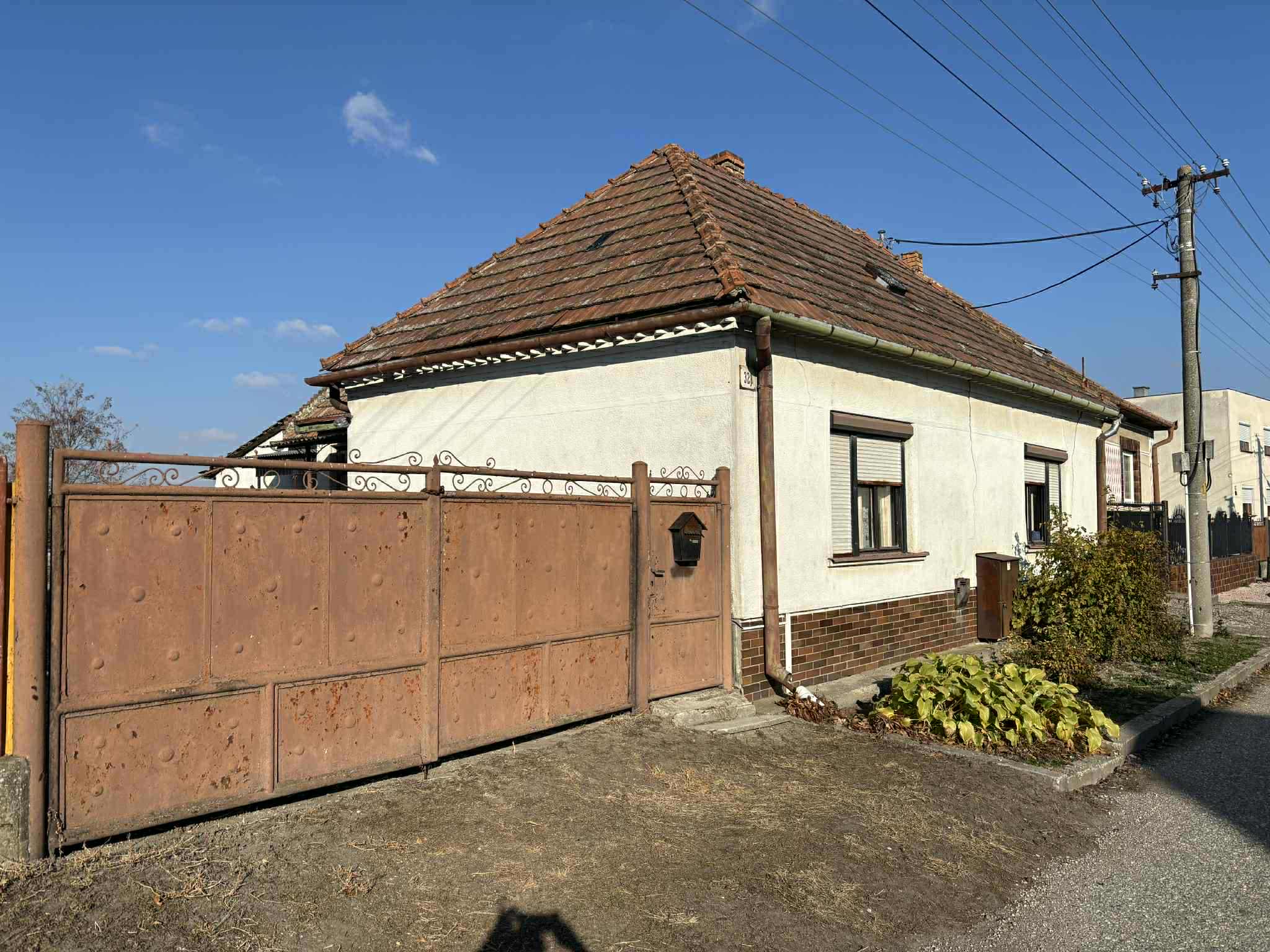 Predám Pozemok so starým domom dom v lokalite Ohrady