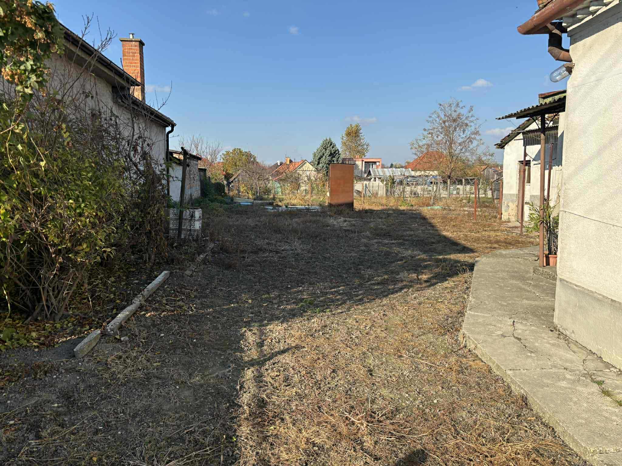 Predám Pozemok so starým domom dom v lokalite Ohrady