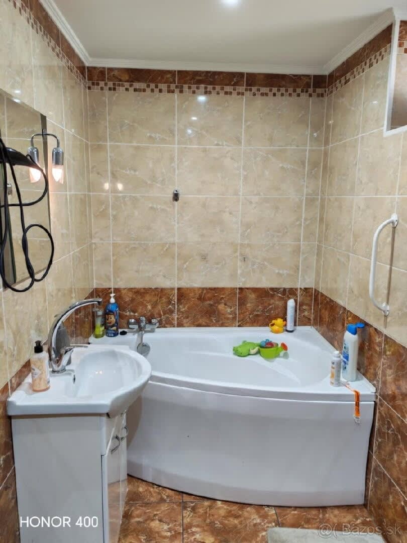 Predám obrovský dom v lokalite Streda nad Bodrogom