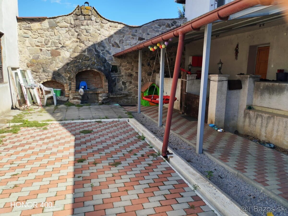 Predám obrovský dom v lokalite Streda nad Bodrogom